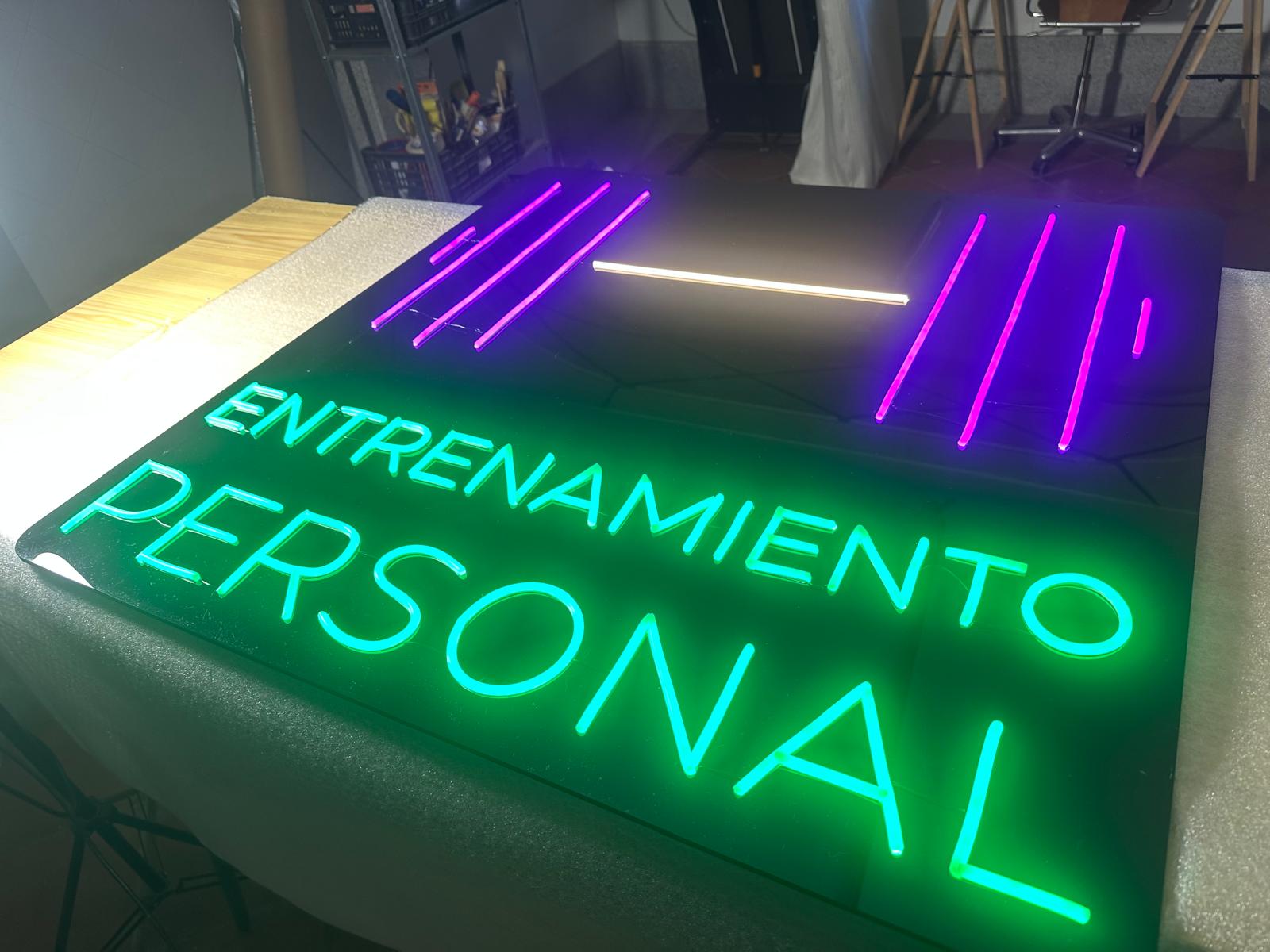 cartel de neón gimnasio